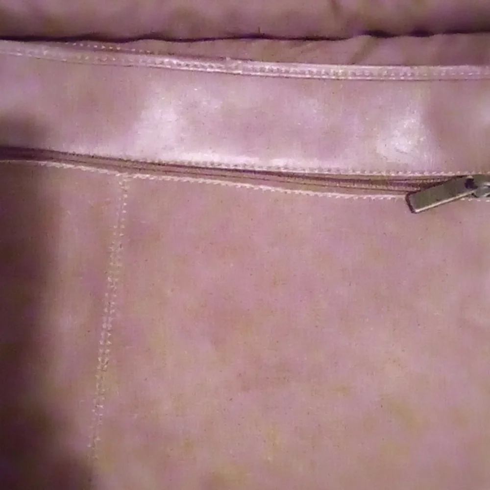 All Leather Large Messenger Bag With Handle And Large Adjustable Straps.